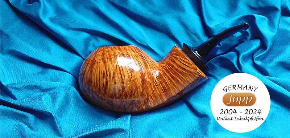 Pfeife in handgefertigter Holzbox